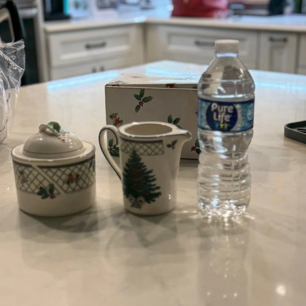 Mikasa Christmas Sugar Bowl and Creamer EUC